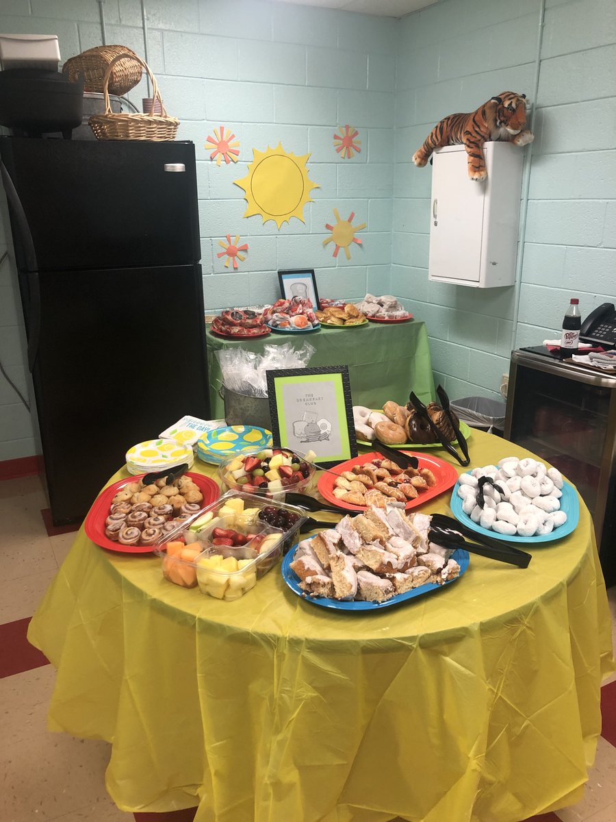 _REThompson's tweet photo. Thank you to our 3rd grade parents for our delicious breakfast! We enjoyed it so much! #rettigers #tuscumbiacityschools https://t.co/AmLFE8nua7