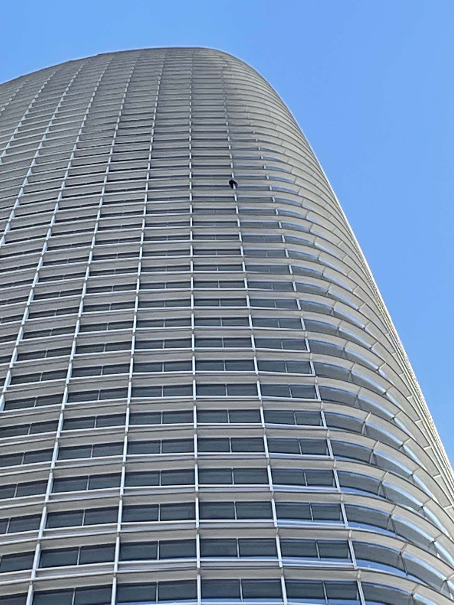 San Francisco Fire Department Media San Francisco Fire Is On Scene With Other Public Safety Agencies At 415 Mission Sales Force Tower For A Reported Climber Climbing The 60 Floor
