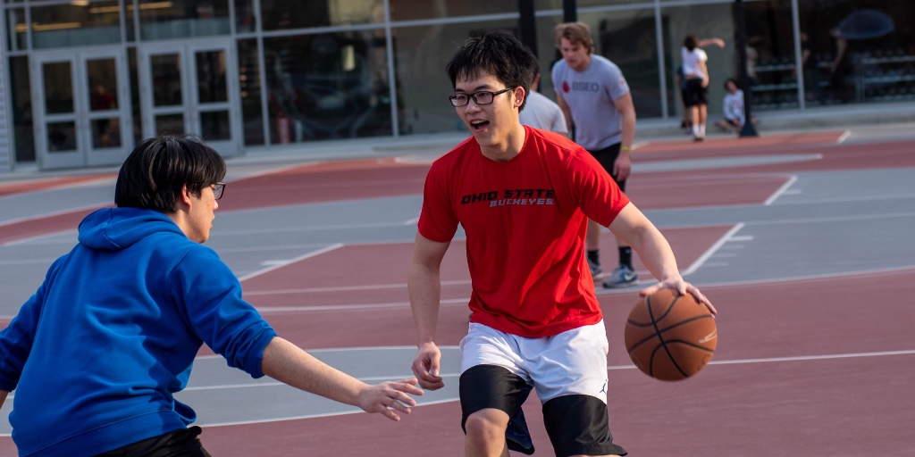 wellbuckeyes's tweet photo. Whether it is playing sports outside or taking a workout class with friends, share how you're staying active and participating in National Physical Education and Sports Week! ๐๐๐พโโ๏ธ#SHAPEresources https://t.co/kUyvv95NwV
