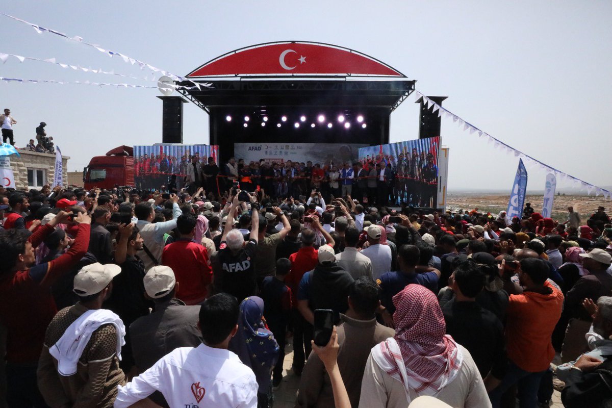 Cumhurbaşkanımız Sn. <a href="/RTErdogan/">Recep Tayyip Erdoğan</a>’ın, topraklarına geri dönmesi için ülkemizdeki 1 Milyon sığınmacıya yeni müjdeler sıraladığı İdlib Briket Evler Anahtar Teslim Töreninde İçişleri Bakanımız Sn. <a href="/suleymansoylu/">Süleyman Soylu</a> ile birlikteydik.

<a href="/makifinanvakfi/">Mehmet Akif İnan Vakfı</a>’mıza bu güzel hizmet için teşekkürler.