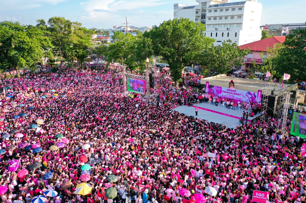 lenirobredo's tweet photo. Ramdam na ramdam ko rin ang pagpalangga ng ating supporters and volunteers sa Iloilo💖💖 Mula sa daan papunta hanggang sa mga pagtitipon natin sa Santa Barbara at Iloilo City, nag-uumapaw ang saya at pag-asa. https://t.co/TdkMRRIvlb