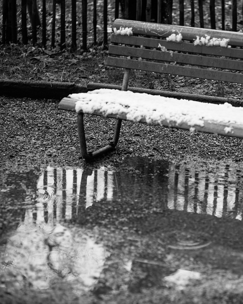 repfl's tweet photo. Discover the Little Big City - 
Walking around my Home Town and see it with my Eyes

#snow and #cold #Weather
around #April

#Zurich #Switzerland #Streetphotography #blackandwhitephotography https://t.co/LKPZCusH2V https://t.co/c65E1BtZXw https://t.co/p3nHBZsq5b