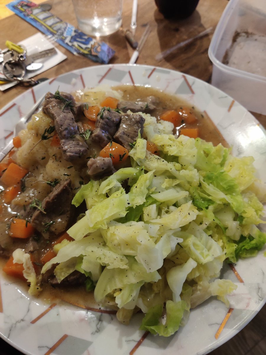 fatboy_toslim's tweet photo. Slimming world beef stew with leek mash &amp; Savoy cabbage...will prob tweak the recipe next time but was still very nice. #slimming #weightloss https://t.co/ClVapU675H