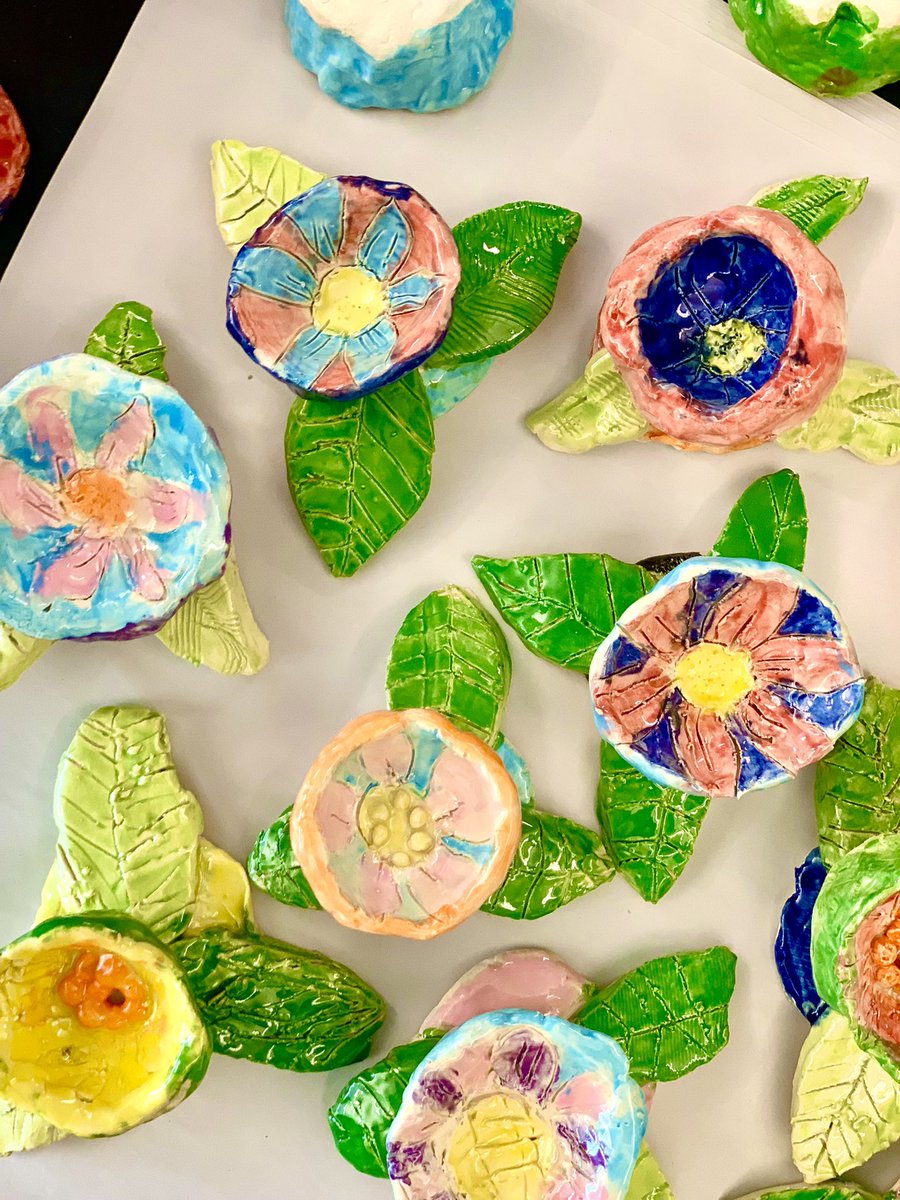 Great job 1st grade artist with your flower pottery! <a href="/VinsonOwenOwls/">Vinson-Owen School</a>