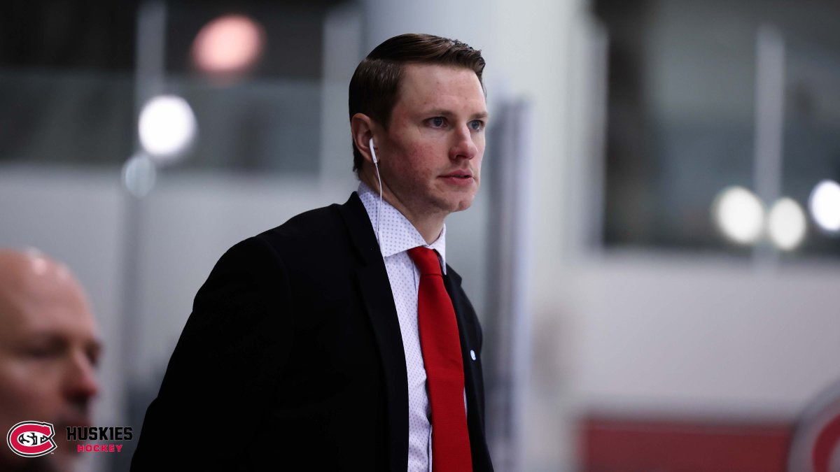 Congrats to former Husky captain and assistant coach <a href="/NickOliver27/">Nick Oliver</a> on being named the head coach of the <a href="/FargoForce/">Fargo Force</a>! 👏

Thank you for your time in St. Cloud, Coach! 🙌

#GoHuskies | #HuskyHockey 🏒