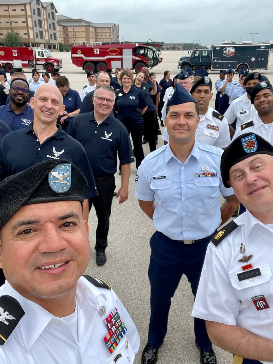 Cuellar414's tweet photo. Got to lead our #502FSG Soldiers Airmen and Civilians during todays Wing change of command ceremony at @JBSA_Official . We are the only Joint Group in the 502d Air Base Wing. @MolloyMargie aren’t you in this photo somewhere? #militaryCeremony #tradition @USArmy @usairforce https://t.co/QOkbWcamy8