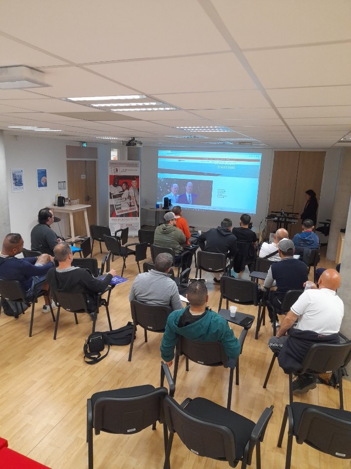 La fin de formation c'est l'occasion de rencontrer des recruteurs.

Aujourd'hui à @Poleemploi_lyon des demandeurs formés aux métiers du transport ont rencontré l'entreprise BERTO dans le cadre d'un job dating !

De la formation à l'emploi ! Bravo à nos équipes @pole_emploi
