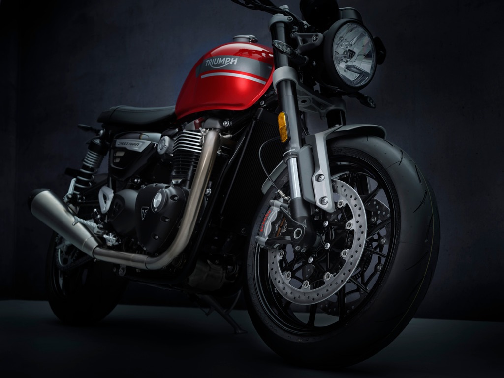 MaynardsGarage's tweet photo. The Triumph Speed Twin set the benchmark for how a modern classic sport roadster should ride and feel. https://t.co/3p12UJMysx #triumphspeedtwin @UKTriumph @TriumphAmerica #1200ccVtwin #motorcycles #britbikes #britishmotorcycles #motorrad @nissin @METZELERMOTO https://t.co/fh0BSEZavm