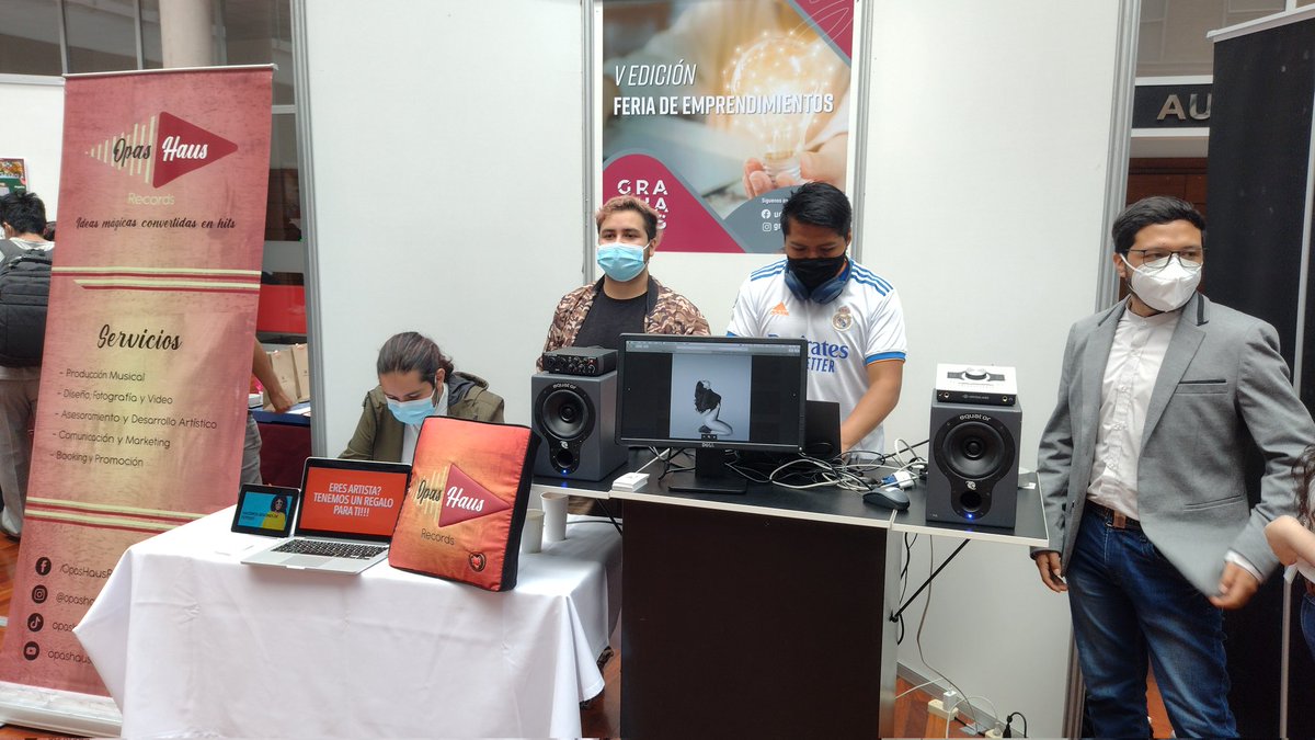 UDLAEcuador's tweet photo. #GraduadosUDLA | Comenzamos la "V Feria de #Emprendimientos" de nuestro #OrgulloUDLA. En esta iniciativa encontrarás diferentes #negocios creados por exestudiantes de la universidad. ¡Te esperamos hoy en #GranadosUDLA hasta las 16h00 y el jueves de 10h00 a 16h00 en #UDLAPark! https://t.co/p0Q8XtZmAE