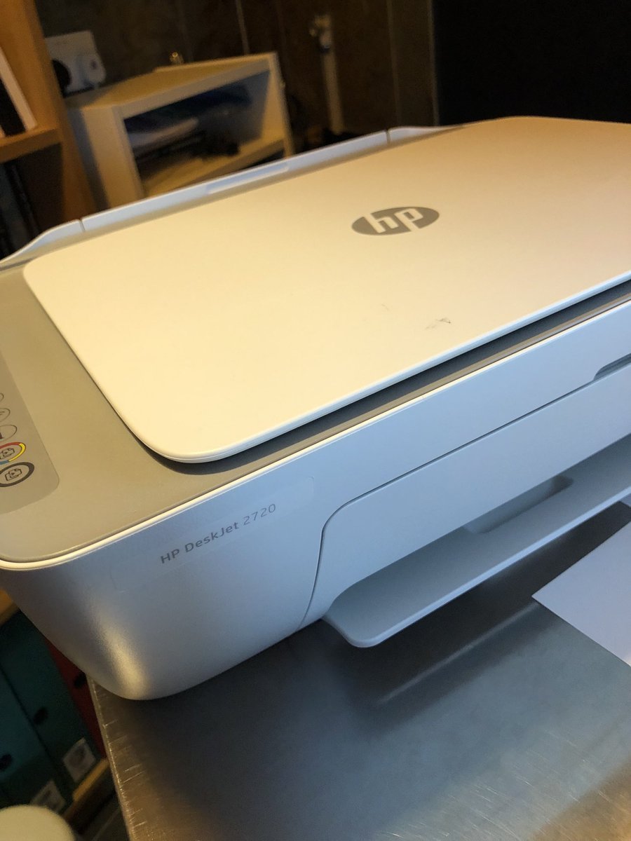 _vimpt's tweet photo. This @HP printer has never worked!!! It’s now out of warranty!!! It prints 1 page in the wrong colour then stops and says error! Wasted hours trying to get this to work. I think @HP should more time with their products rather than trying new ways to sell inks!!! @doctorow https://t.co/KHpaBV0k7h