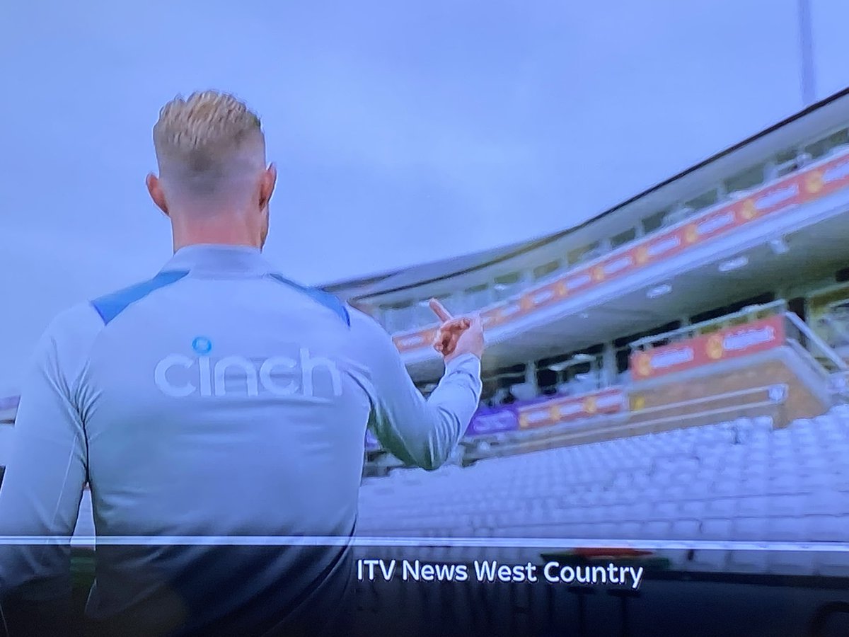 Really?? New England cricket captain <a href="/benstokes38/">Ben Stokes</a> #benstokes on the <a href="/itvnews/">ITV News</a> just now!! Not the clip of film he will want them to use!!😂😂😂