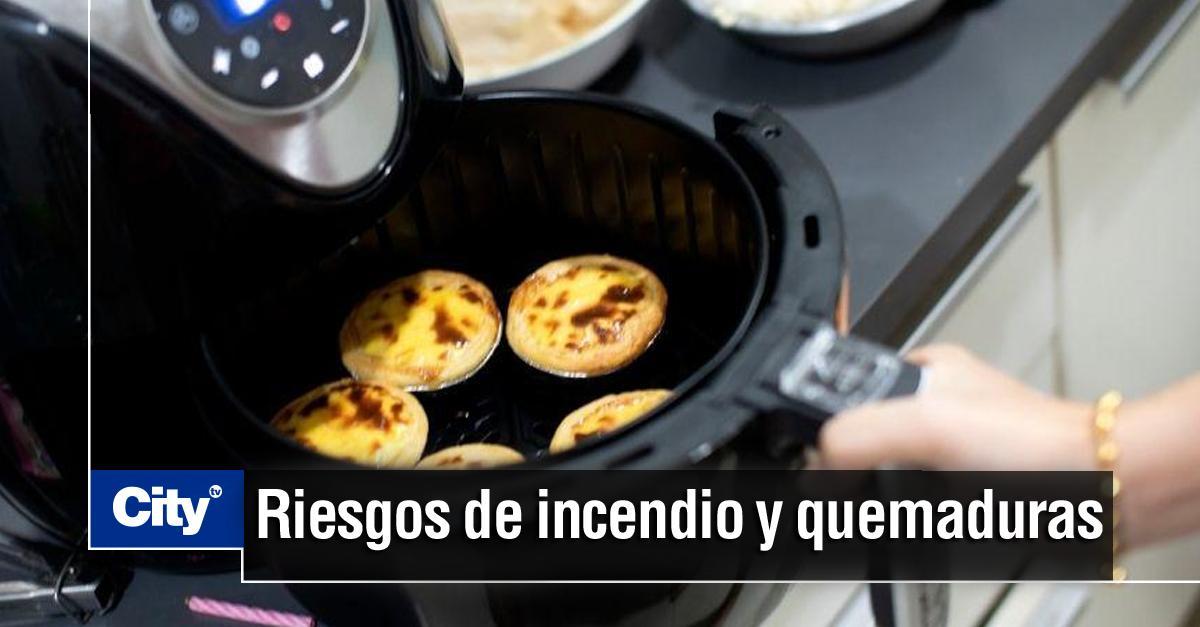 Citytv's tweet photo. ¡Tenga cuidado! ⚠️ Las freidoras y hornos de aire hacen parte de la alerta enviada  para retirar del mercado cerca de 772.000 unidades de diferentes referencias por “riesgos de incendio y quemaduras”.👉 https://t.co/bmdjEOtGLb https://t.co/5zQ7LLBnM5