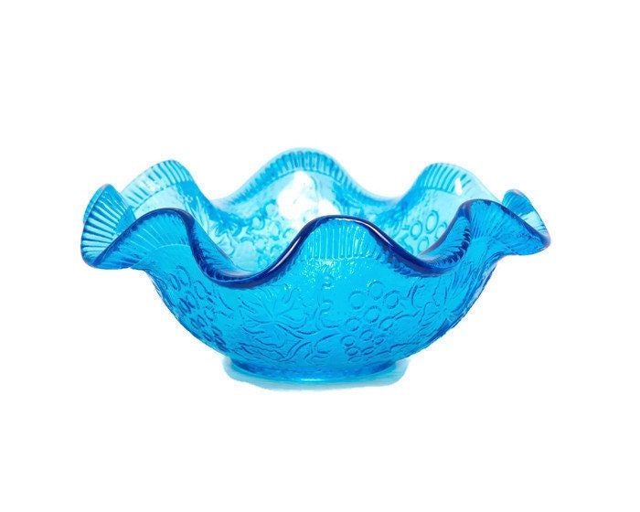 vintagegalleria's tweet photo. Vintage Turquoise Blue Glass Bowl Ruffled Edge Embossed Grapes Design Candy Dish Stipple Base Nut Bowl Elegant Glass https://t.co/j2NAzkWZEh SHOP LINK IN BIO #blueglassbowl #rufflededge #embossedgrapes #grapesdesignbowl #stipplebase #grapescandydish #turquoiseblueglass https://t.co/aviEVd3QRu