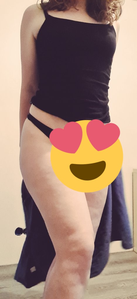 CurlyDutch27's tweet photo. Subscribe for free
#onlyfans #content #teasing #chatwithme #horny #posting #TipsCoin
#wanttobemydaddy
https://t.co/NmxWfmigjv https://t.co/wP24G4hFw7