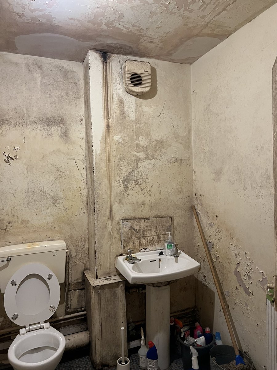 Kwajotweneboa's tweet photo. 🚨Let’s not forget Birmingham is Hosting the Commonwealth Games this year. They have money and funding for that yet some of the most vulnerable people in the city are left to live in the inhumane conditions. 

Absolutely criminal. Yet nobody knows that it’s even happening. https://t.co/hqwd7t9aKG