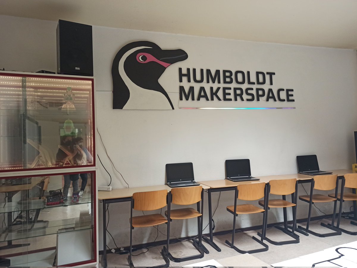FerreresMaria's tweet photo. Avui ens han obert les portes del #makerspace del Institut Alexander von Humboldt de #berlin @EUErasmusPlus #steamcatplus @INS_Pla_Marcell @GaAlbesa https://t.co/m3oAaSEQI9