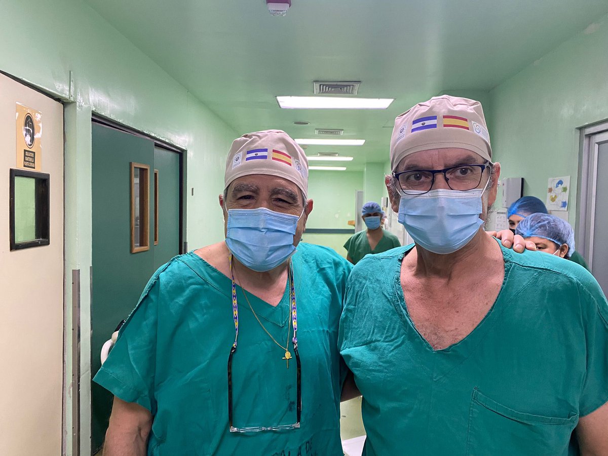 InfoAeu's tweet photo. La AEU continúa su labor altruista de cooperación quirúrgica gratuita en convenio de colaboración con @MiguelLitton en El Salvador #BrigadasLitton #solidaridad #cirugía @urossorio58 @agrurologia https://t.co/8EIux7g7m0
