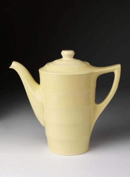V_and_A's tweet photo. @KrisJenner in @OscardelaRenta 
Object: 'Annular' coffee pot, designed and made at Wedgwood, Stoke-on-Trent, 1933-5 – https://t.co/jjMbyMdDxO https://t.co/FWwthXJ45a