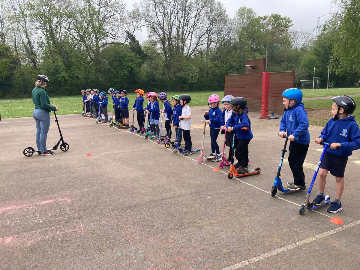 gilwern_school's tweet photo. #GilwernYear2 had a fantastic ‘Wheel Workshop’ today with Abi from @ActiveJourneys @SustransCymru.
She taught us how to stop safely, get past pedestrians on the pavement and how to cross the road safely.
#healthyconfidentindividuals #safescooting https://t.co/MPBNE0xbW4