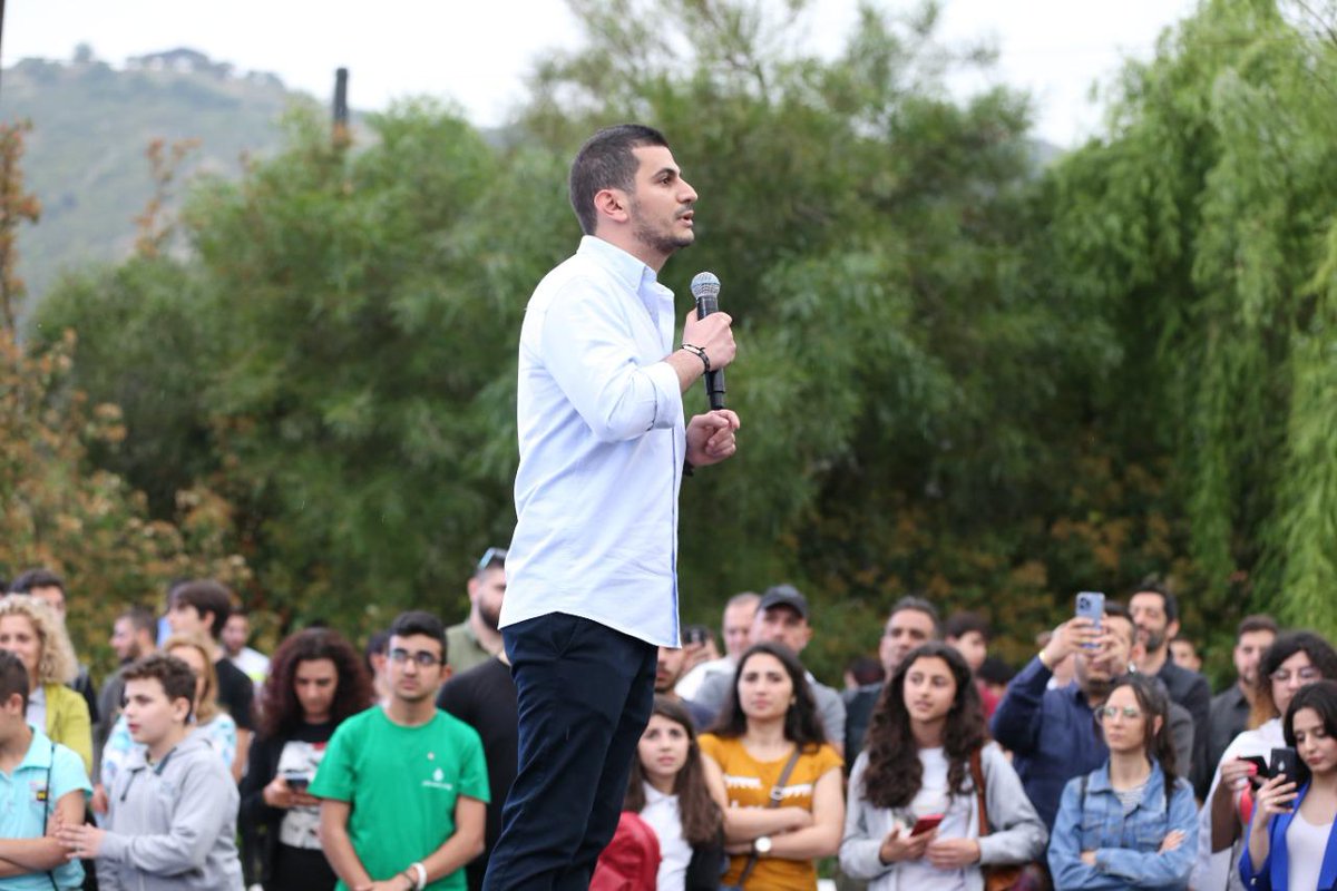 KataebStudents's tweet photo. "عنّا رؤية شبابية مُستدامة للبنان بيشبهنا"

Vision For YOUth 2022

#ما_تساوموا_حاسبوا

@LebaneseKataeb 
@samygemayel 
@mradralph https://t.co/kIOpHYxUBL
