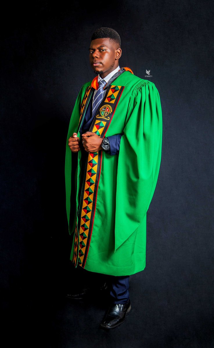 bwalyamilunga_'s tweet photo. My graduation experience.

Courtesy of @Eternitypics15 https://t.co/N5MugzmrJx