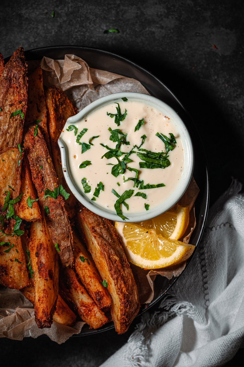 Which would you choose? Vegan nuggets with bbq sauce or Potato Wedges with Garlic Aioli!!!? 😍😍😍