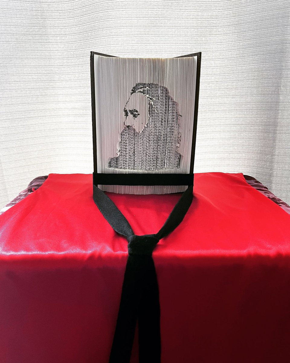 ChauntelLopez's tweet photo. My first book portrait ever. This is of @TaikaWaititi as Blackbeard in #OurFlagMeansDeath 🏴‍☠️ https://t.co/GrL0miQYii