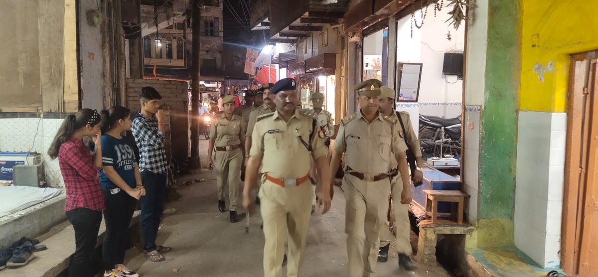 bandapolice's tweet photo. #bandapolice
पुलिस अधीक्षक बांदा के निर्देशन में अपराध तथा अपराधियों पर नियंत्रण लगाए जाने तथा आम जनमानस में सुरक्षा की भावना जागृत करने हेतु सीओ अतर्रा द्वारा थाना अतर्रा पुलिस के साथ किया गया पैदल गश्त।
#FootPatrolling 
#UPPolice https://t.co/cyukb1Jfve