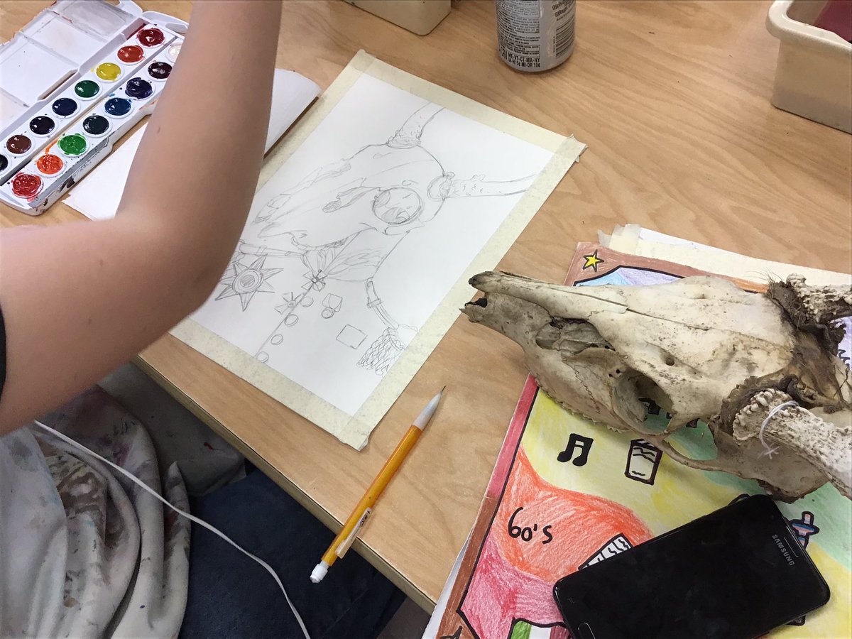LMSArtStudio's tweet photo. Painting magic is happening in the art room, today! @LPSFineArts https://t.co/pGbzjM3o4i