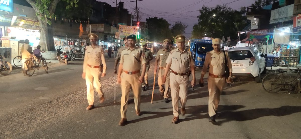 bandapolice's tweet photo. #bandapolice
पुलिस अधीक्षक बांदा के निर्देशन में अपराध तथा अपराधियों पर नियंत्रण लगाए जाने तथा आम जनमानस में सुरक्षा की भावना जागृत करने हेतु सीओ अतर्रा द्वारा थाना अतर्रा पुलिस के साथ किया गया पैदल गश्त।
#FootPatrolling 
#UPPolice https://t.co/cyukb1Jfve