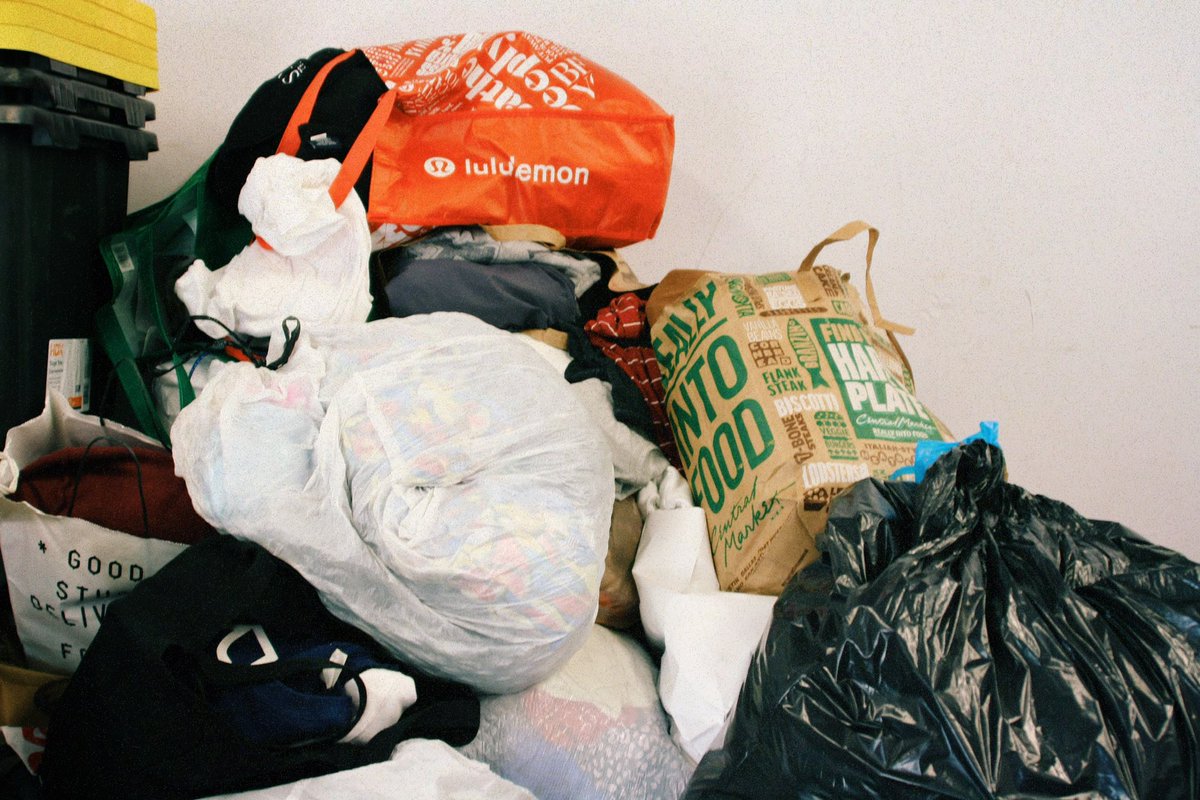 Drop off last week for our April women’s clothing drive with our partner @HopesDoorInc , we are excited to serve these women, and continue support domestic violence survivors… show us how youre serving this week! #TheDetenteCollective