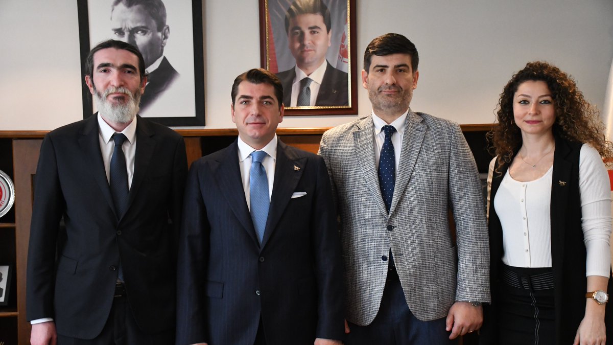 EkremErayArda's tweet photo. İl Başkanlığımızda @herkesicinCHP, @iyiparti ve @GelecekPartiTR İstanbul İl Başkanlığı heyetleriyle bayramlaştık.

Ayaklarınıza sağlık. Siyaset zarafetle güzel. https://t.co/RHFTpyL7cl