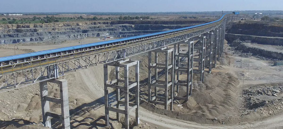 im_mining's tweet photo. #Materialshandling & #IPCC in mining consolidates again as #conveyor major @BEUMERGroup in #Beckum buys @FAM_GmbH in #Magdeburg. FAM's experience includes the world's largest (14,500 t/h) compact #bucketwheel at @CodelcoChile's #RadomiroTomic #copper mine https://t.co/tXWoVnYt7j https://t.co/SoCBg77p4S
