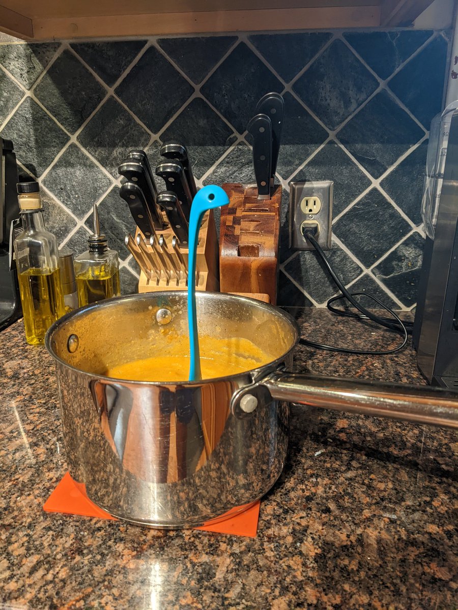 Vernlamern's tweet photo. Enjoyed an awesome virtual field trip last night with @creativemorning !!! Thank you @marci_gee for leading the soup + scones class....dinner was a hit! #baking #scones #dinnertime @Atlanta_CM https://t.co/reZ05rKVAp