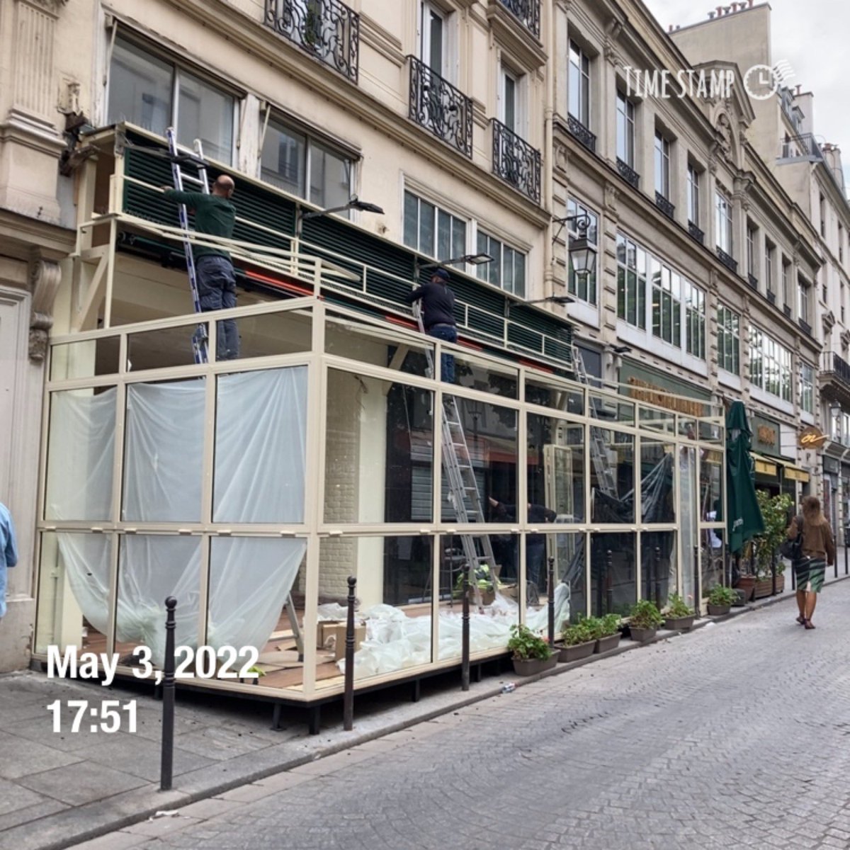 🧵 Voici une histoire insensée qui en dit long sur la gestion calamiteuse des #Terrasses par la ville de #Paris et l'inaction fautive de la police municipale.

Il s'agit d'un restaurant, le "Grill Burger", situé 20 Rue Saint-Denis à #ParisCentre ⤵️

[THREAD #saccageparis 1/5]