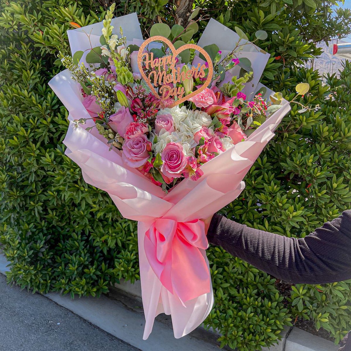 eileensfloral's tweet photo. MOTHER’S DAY GIVEAWAY! Win a $250 store card 💞
Simply RT this tweet &amp; make sure you are following us! ✨
Winner chosen Thursday at 11am https://t.co/4mMys227oJ