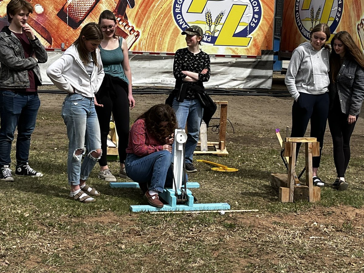 ldmacd's tweet photo. @deliabulldogs @plrd25 Launch day in physics 20! #projectilemotion #catapultsandtrebuchets #science https://t.co/ul6nRE1pL8