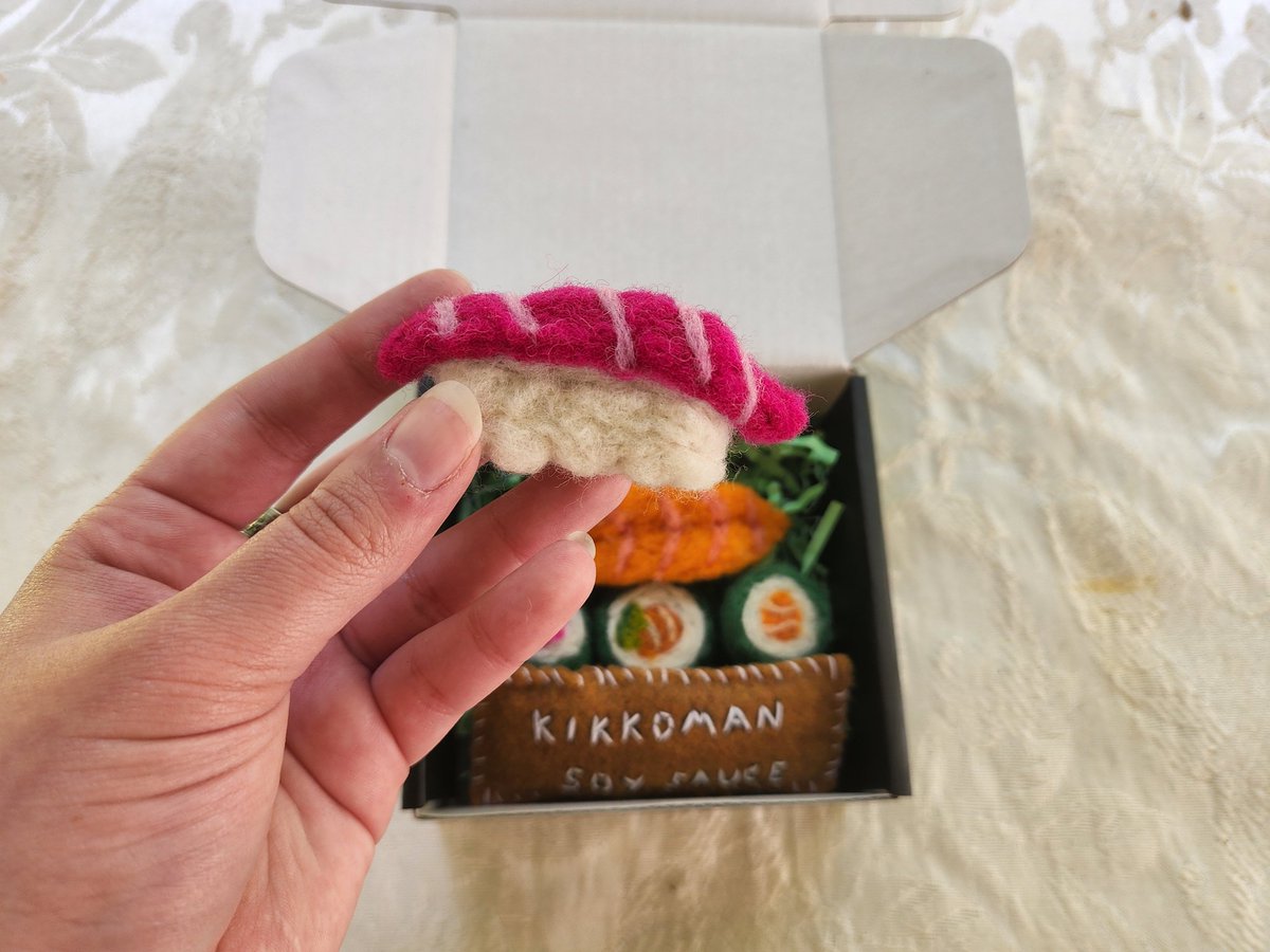 miserable_fool's tweet photo. Check out this felted sushi box! I'm pretty proud of it. You can find this special lil piece at the farmers market I'll be selling at on Saturday 😊🌷💖

#smallbusiness #handmade #needlefelting #felting #sushi #sushibox https://t.co/q4YbBBiU5D