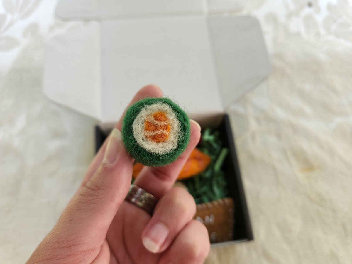 miserable_fool's tweet photo. Check out this felted sushi box! I'm pretty proud of it. You can find this special lil piece at the farmers market I'll be selling at on Saturday 😊🌷💖

#smallbusiness #handmade #needlefelting #felting #sushi #sushibox https://t.co/q4YbBBiU5D