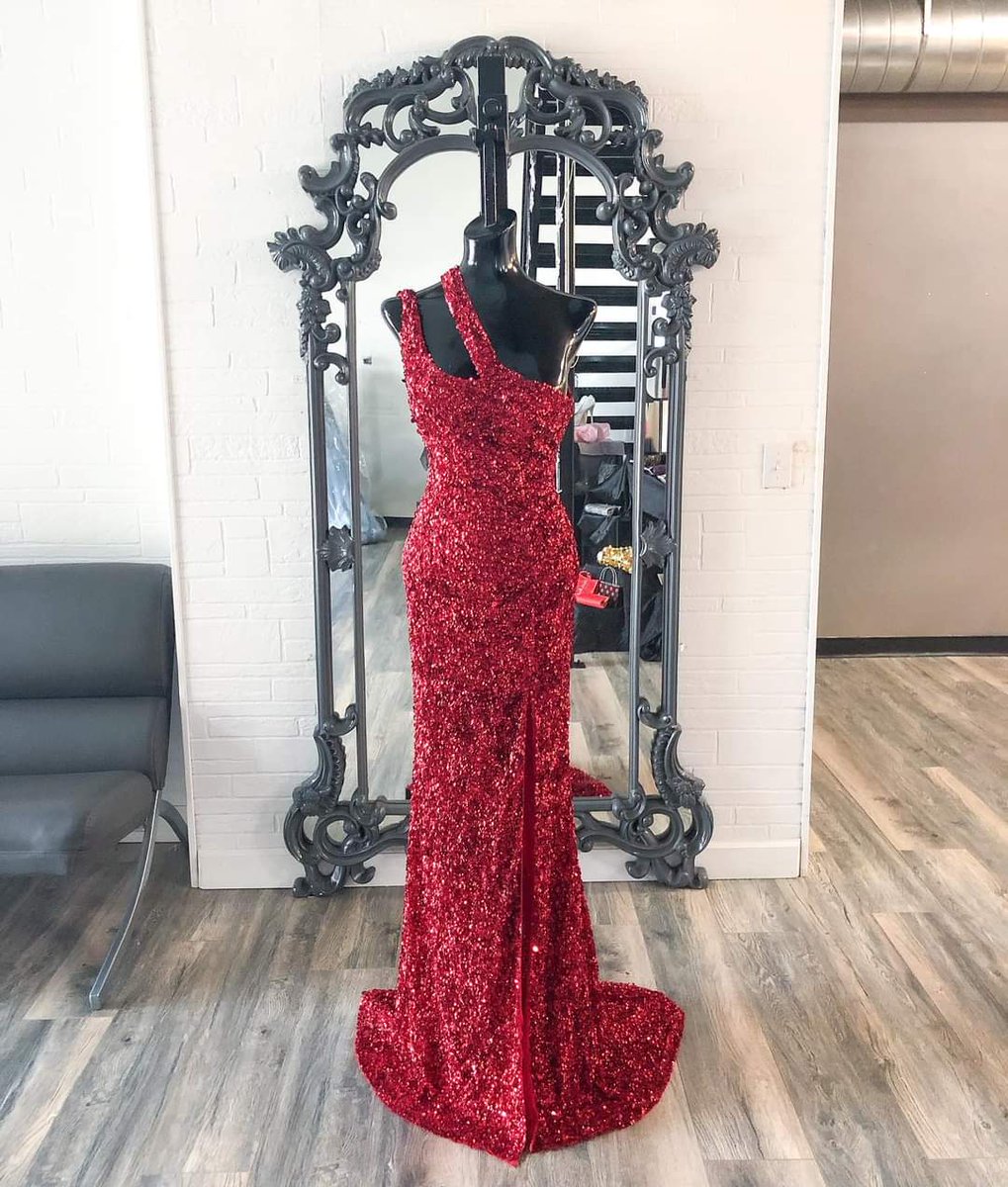 RegissBrideProm's tweet photo. It’s never too late to pick out the perfect prom dress!❤️
Sherri Hill 24045 https://t.co/5xuu3Fp6do
