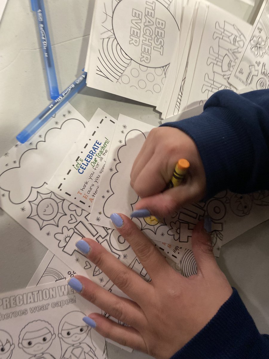 Julissa_111's tweet photo. Happy Teacher appreciation week!!👩🏻‍🏫 go and color something for your teachers in the cafeteria! @AstroworldMedia @tvteacherpelini @ShepardAstros https://t.co/1jzCQmtQnl