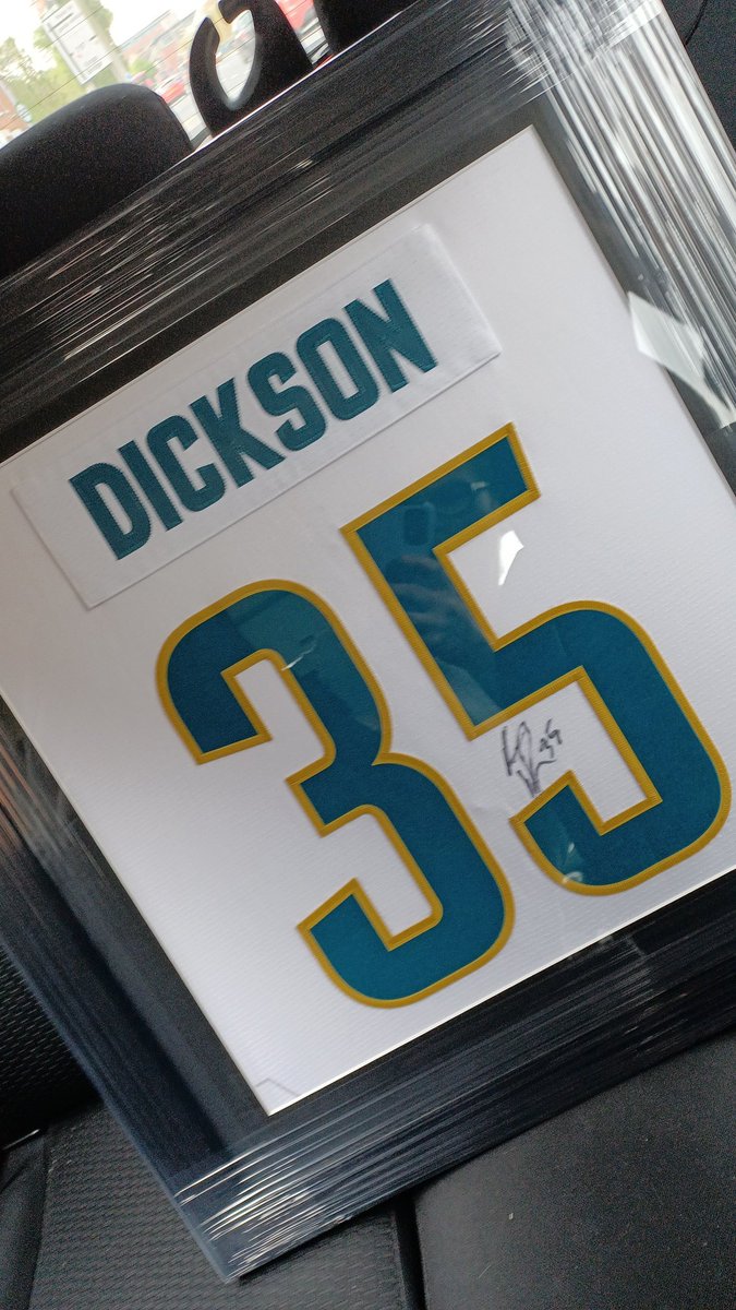 PositiveLife_NI's tweet photo. Calling all #BelfastGiants fans. 

Still time to enter to win this fab @BelfastGiants Ice Hockey Jersey which is signed by #AndrewDickson and framed by the wonderful Laura @FrameOfMineNI. 
Have you space in your house for all of this awesomeness?
Go to https://t.co/jAbfJevl6K https://t.co/GE56ksY9BT