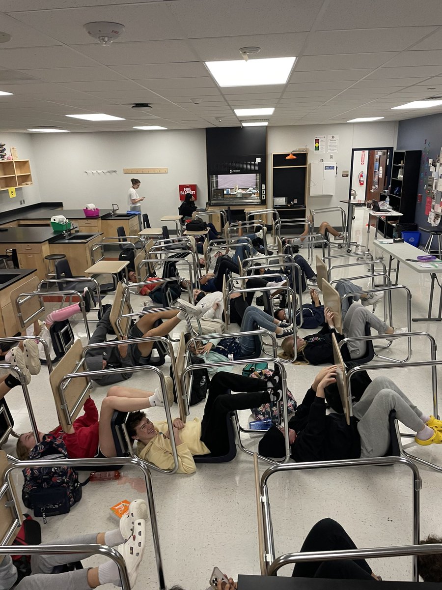 karimdhs's tweet photo. 6th period goofballs being goofballs (with permission ❤️) love y’all 

@DawsonHighSchl https://t.co/8eXOUm9FU9