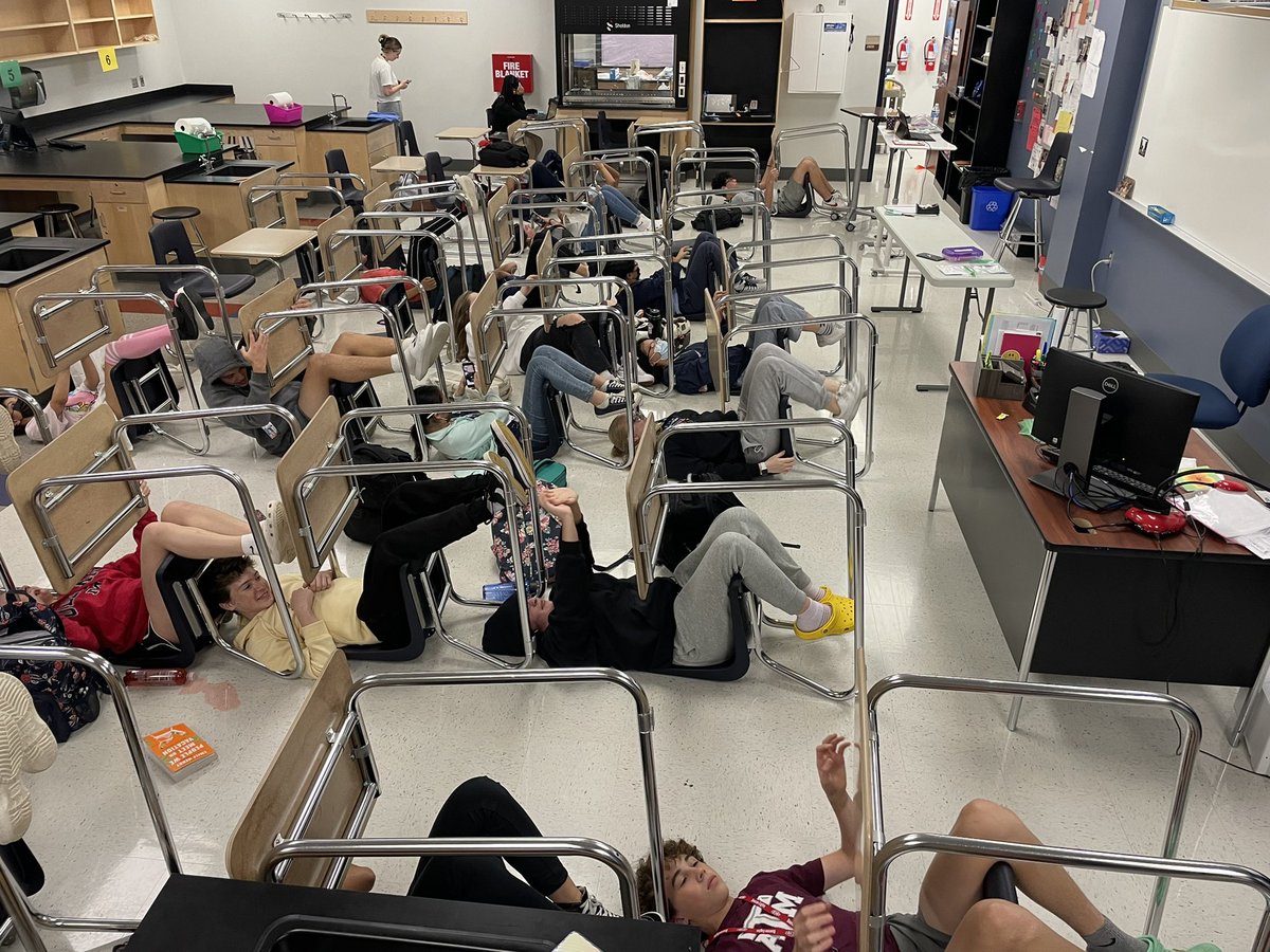 karimdhs's tweet photo. 6th period goofballs being goofballs (with permission ❤️) love y’all 

@DawsonHighSchl https://t.co/8eXOUm9FU9