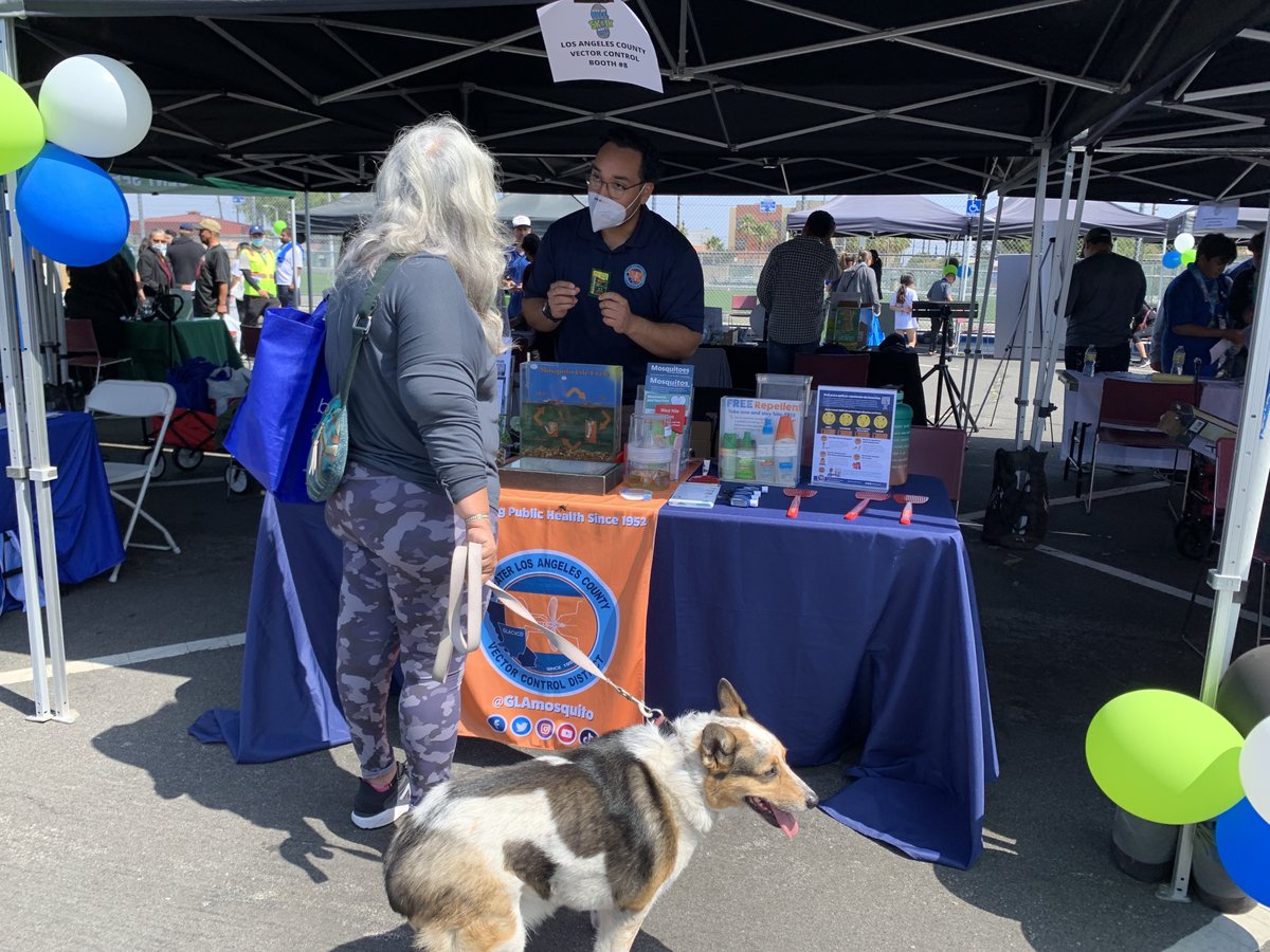 Carol_GLACVCD's tweet photo. #WeekendRecap: First community outreach event of 2022! It was a pleasure seeing and sharing mosquito control resources with @CityofBell residents. Thank you Bell Trustee @AliSaleh for stopping by and saying hello 👋! #mosquitoseason https://t.co/eqmt5JGuzc