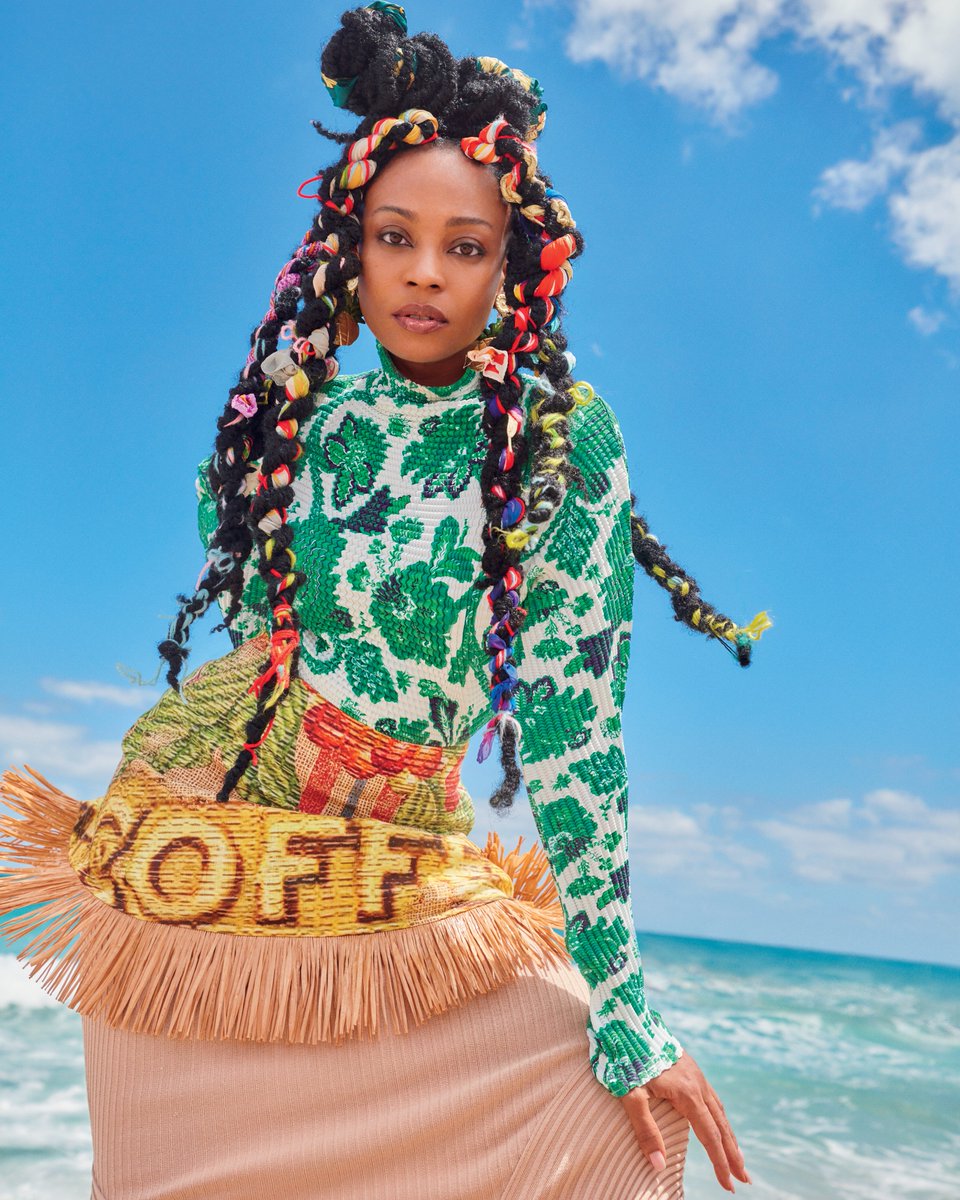 #Goyo protagoniza nuestra portada de Miss Vogue de la edición de mayo. Se apodera de la arena, el sol y el mar, junto a estilismos cargados de colores y estampados. Esto viene acompañado de su voz, con la que resuenan poderosos mensajes. Descúbrela aquí: bit.ly/3kBfE4F