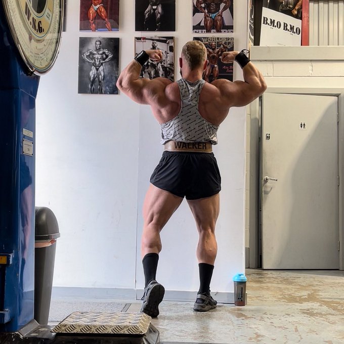 Knock knock, who&rsquo;s there? Barn door 🚪 https://t.co/TnRG7Q5baC<a href="/tag/legday"class="tags"><span>#legday</span></a>