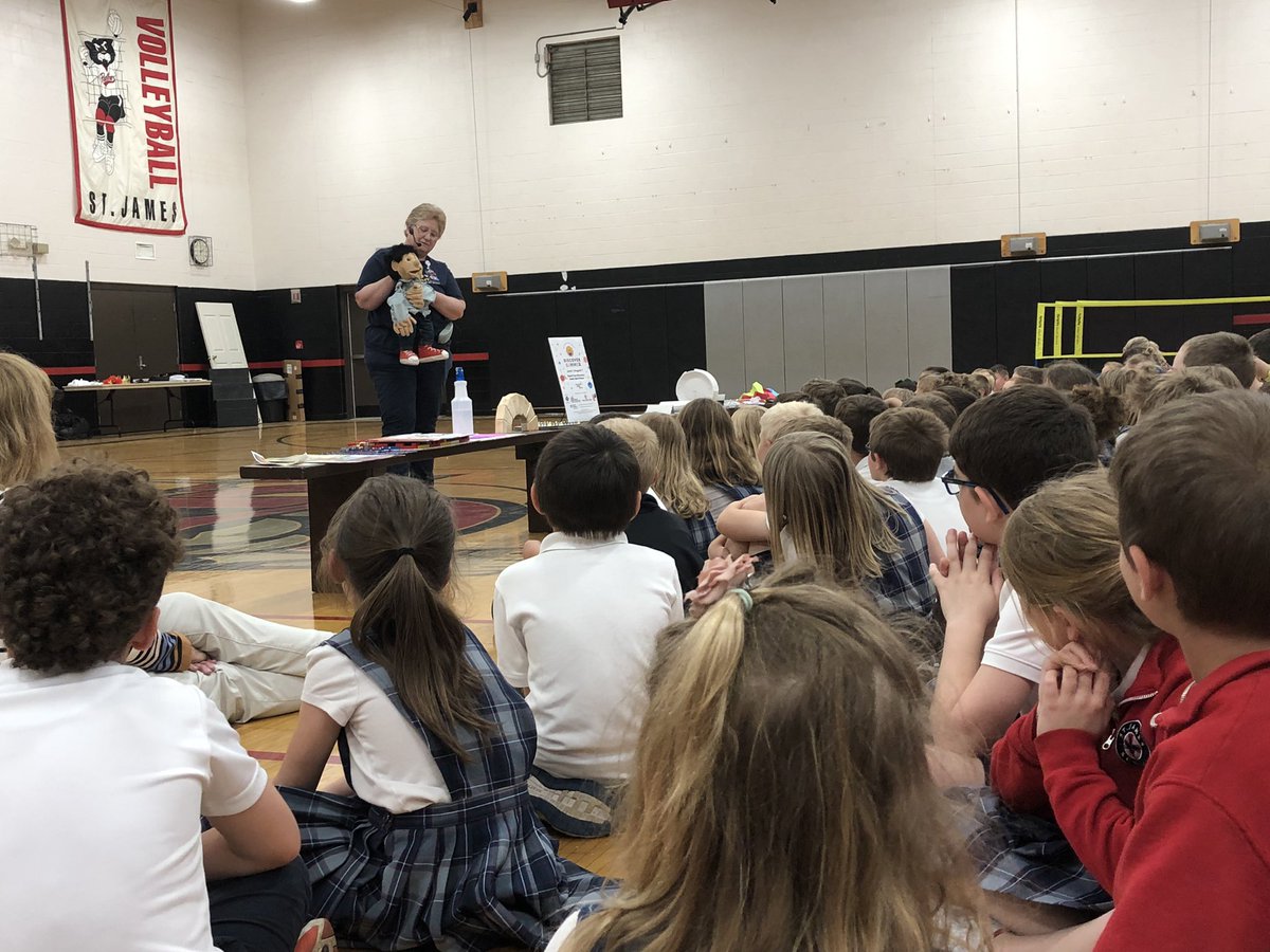 MrsReidSTJ's tweet photo. Discover Summer! @cincylibrary Your summer is BOOKED! Sign up for summer reading and earn prizes! @StJamesWO https://t.co/tyoheujOta
