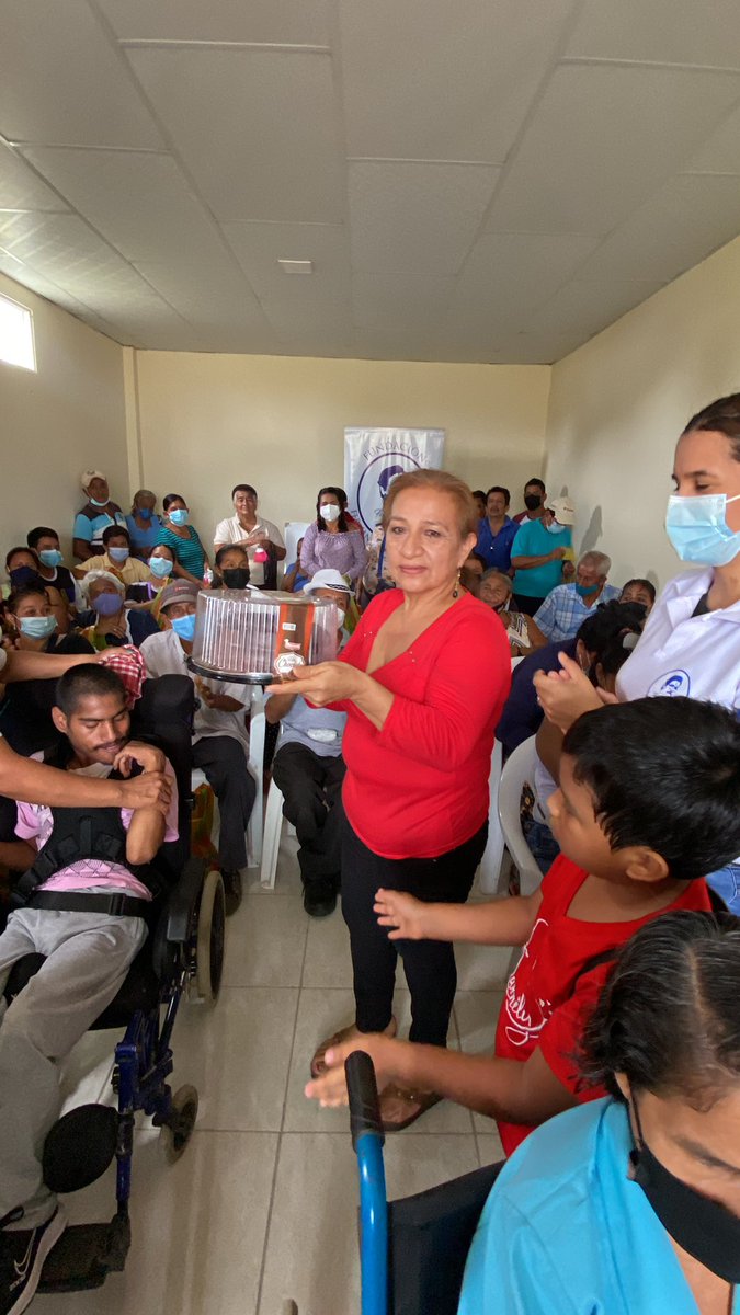 fernove_org's tweet photo. Hoy abrazamos 50 familias con capacidades especiales en  #Sabanilla de #PedroCarbo Gracias a las marcas amigas y la logística brindada de @dimarisa1 @eduardo_villacisa @parosemena @goberguayasec #abrazandofamilias #barrigallenacorazoncontento #discapacidad #añosdorados https://t.co/KcINUHpwF1