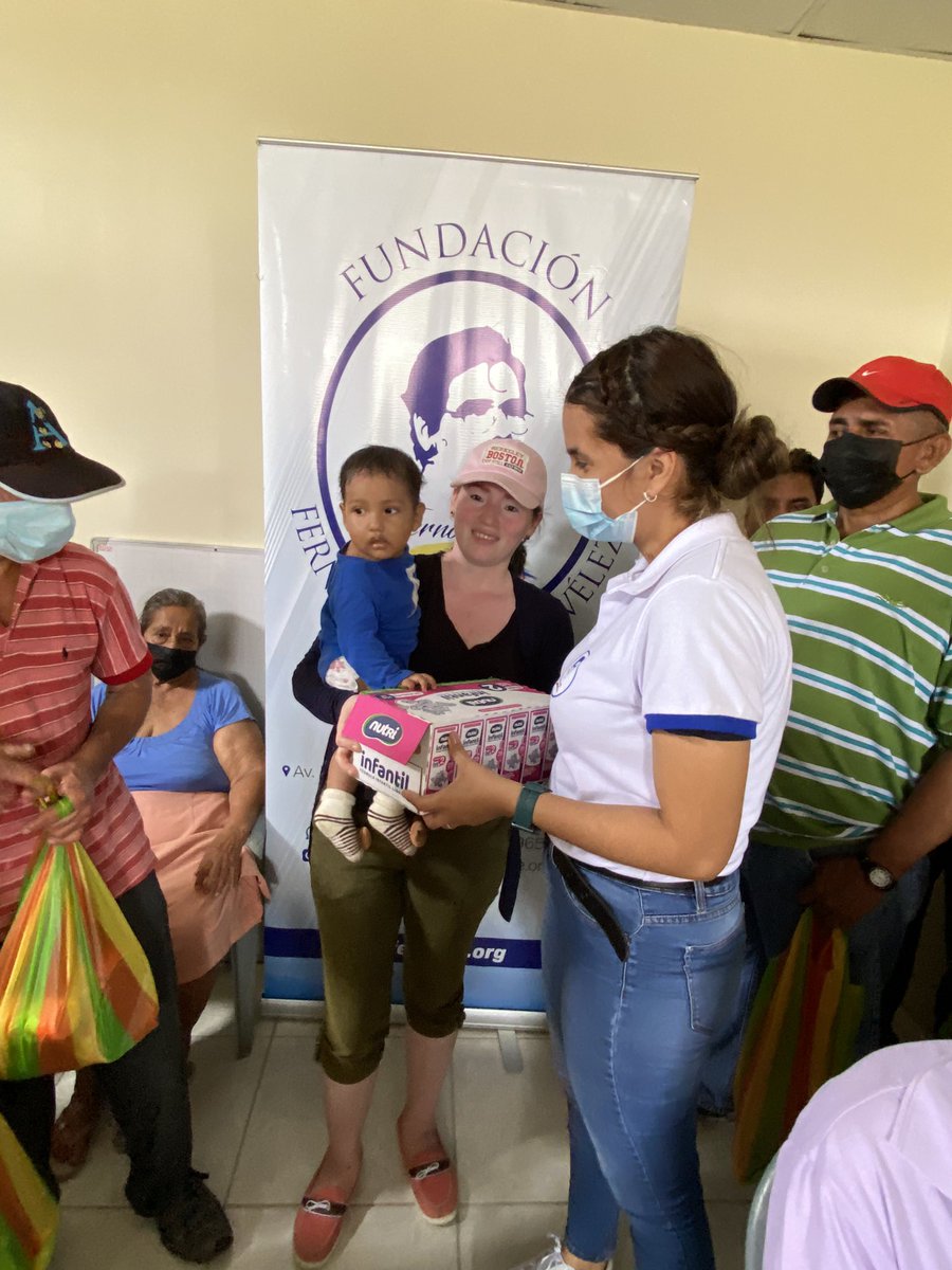 fernove_org's tweet photo. Hoy abrazamos 50 familias con capacidades especiales en  #Sabanilla de #PedroCarbo Gracias a las marcas amigas y la logística brindada de @dimarisa1 @eduardo_villacisa @parosemena @goberguayasec #abrazandofamilias #barrigallenacorazoncontento #discapacidad #añosdorados https://t.co/KcINUHpwF1